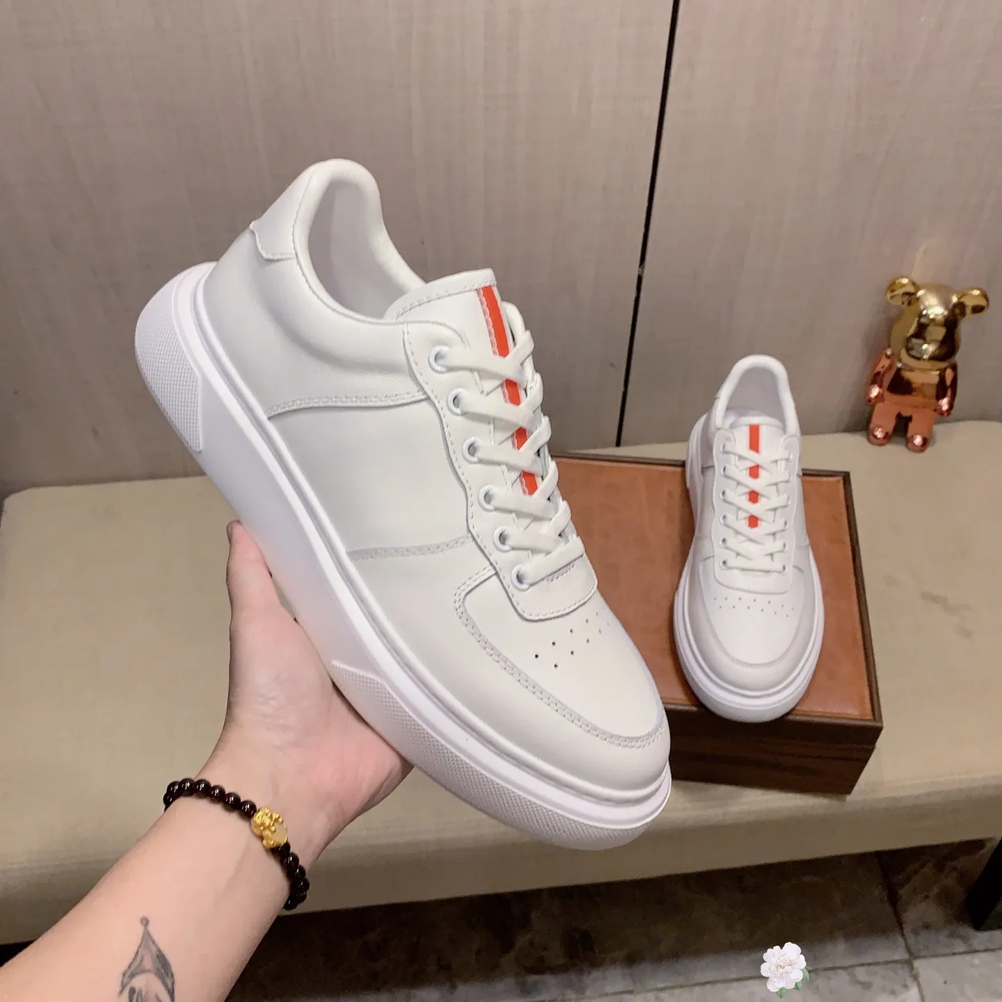 Men's men's shoes💰460💰💰🎩🎩[Lightning][Lightning] "PRADA*" The latest and most popular casual shoes, top brand [seduce] luxury ~ purchasing agency, top ~ quality. [Strong] The upper is made of imported breathable cowhide with material ➕ breathable sheepskin feet (•) and fine workmanship. The original stylish and stylish soft rubber wear-resistant and non-slip outsole is light and comfortable on the feet. The real thing looks better when photographed in person. 0128: Size: 38-44, 45 sizes can be customized, black, white